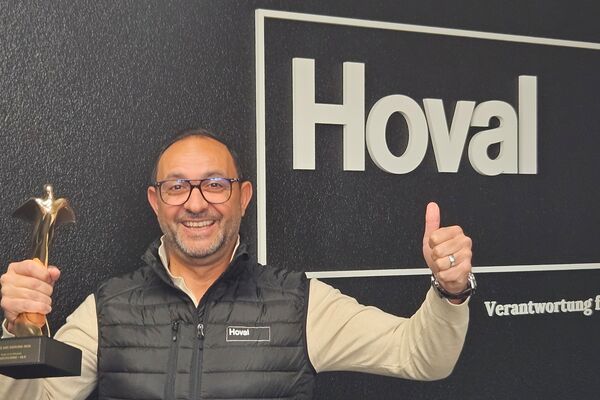 CEO Luigi Di Cola mit der Swiss Arc Darling Auszeichnung