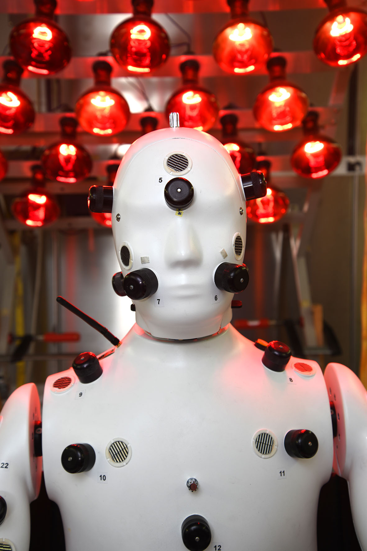 EMPA-Dummys-3 Manikins wie «HVAC» liefern Daten, mit denen sich eine gefährlichen Unterkühlung während eines chirurgischen Eingriffs vermeiden lässt
