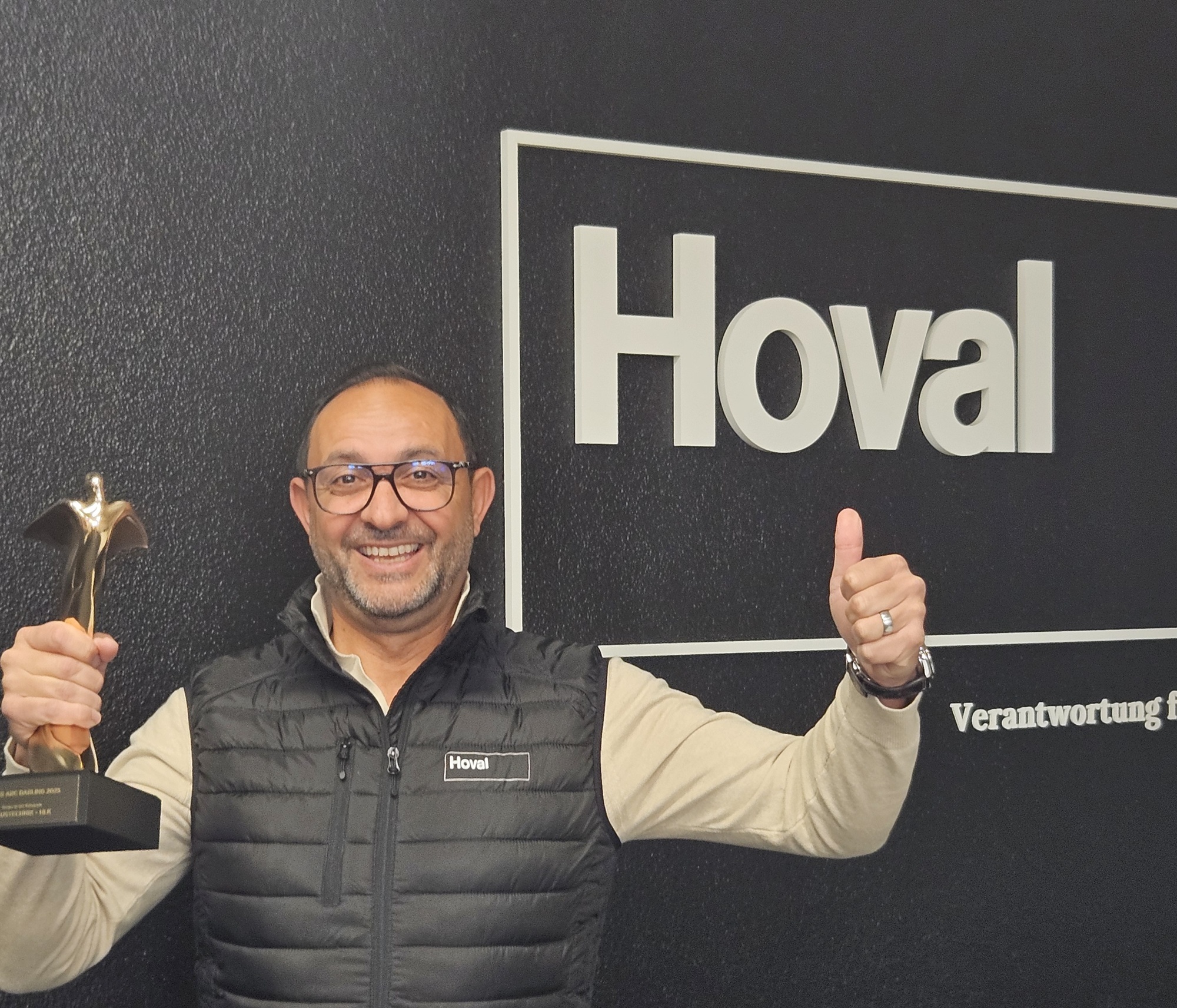 CEO Luigi Di Cola mit der Swiss Arc Darling Auszeichnung